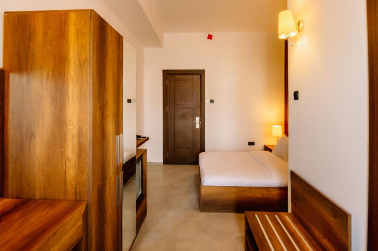 Cezar'S Airport Hotel นิโคเซีย ภายนอก รูปภาพ
