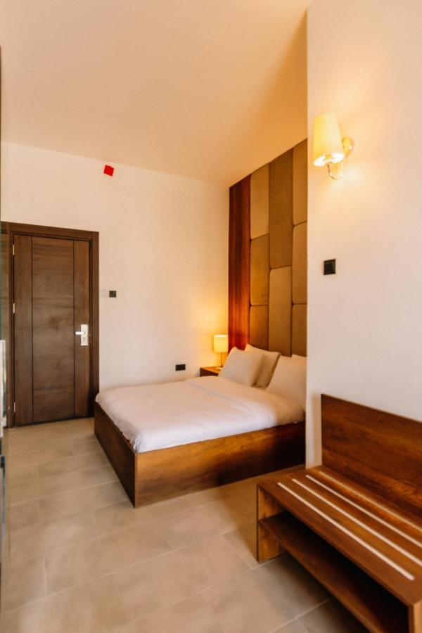 Cezar'S Airport Hotel นิโคเซีย ภายนอก รูปภาพ